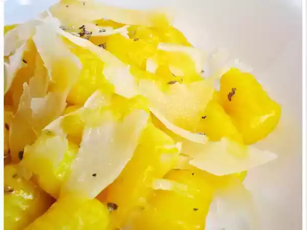 Ricetta Gnocchi con crema al parmigiano, zafferano e salvia