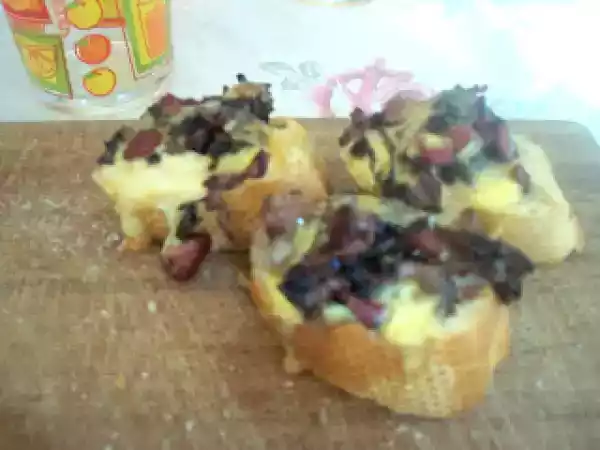 Ricetta Crostini al radicchio trevigiano e provolone piccante