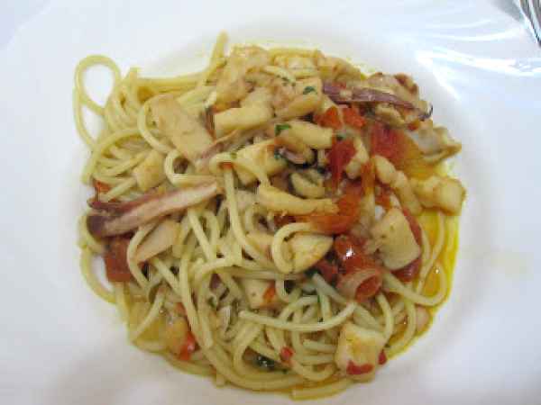 Spaghetti con seppie e pomodorini, Ricetta Petitchef
