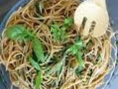 Ricetta Spaghetti integrali al basilico e philadelphia