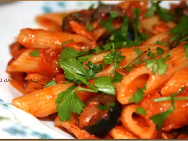 Ricetta Mezze penne tonno e olive nere