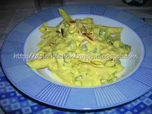 Ricetta Penne con crema allo zafferano, zucchine e pinoli.....