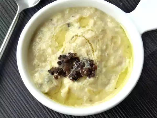 Ricetta Vellutata di topinambur al tartufo nero