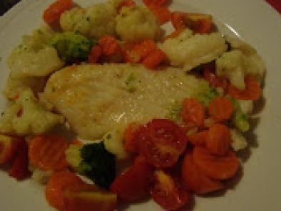 Ricetta Pangasio in padella con broccoli cavolfiore e carote