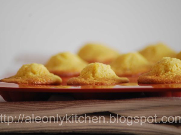 Ricetta Madeleines alle mele e nocciole