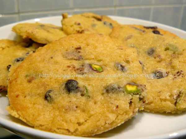 Ricetta Cookies con gocce di cioccolato e pistacchi di bronte