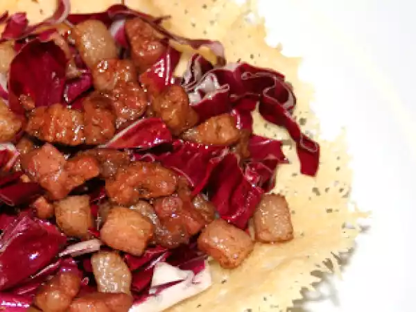 Ricetta Cestini di parmigiano con radicchio e bruciatini...