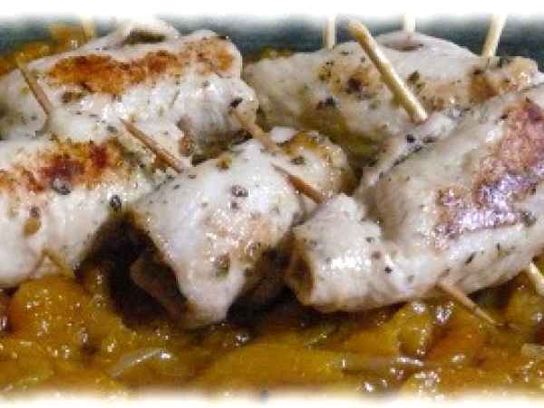 Ricetta Involtini di pollo ai pistacchi con salsa agrodolce di albicocche