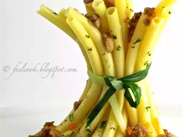 Ricetta Ziti al ragù di coniglio e crema di peperoni