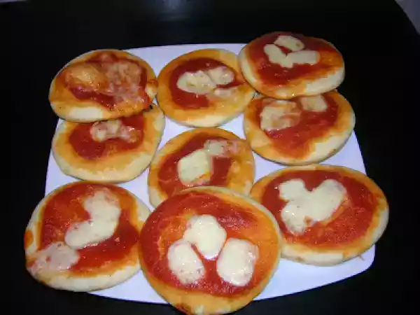 Ricetta Le pizzette delle sorelle simili