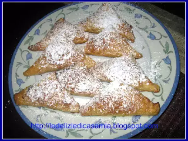 Ricetta Mini triangoli di sfoglia ripieni di castagne, marmellata di marroni e gocce di cioccolato
