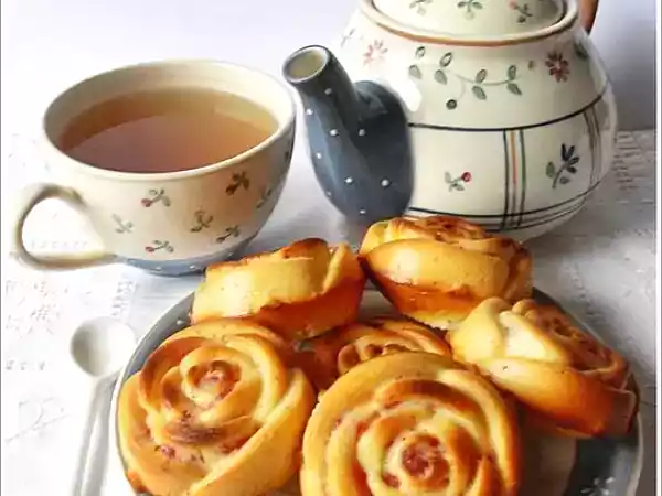 Ricetta Tortine di rosa con frutti di bosco sciroppati