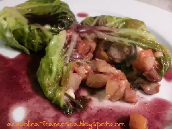 Ricetta Involtini di verza alle verdure invernali e salsa al vino speziato