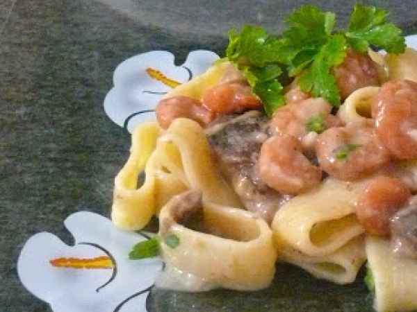 Ricetta Calamarata gamberi, funghi e besciamella al limone