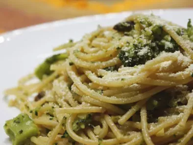 Ricetta Spaghetti con i broccoli alla siciliana