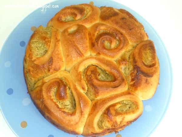 Ricetta Torta di rose con crema ai pistacchi di bronte