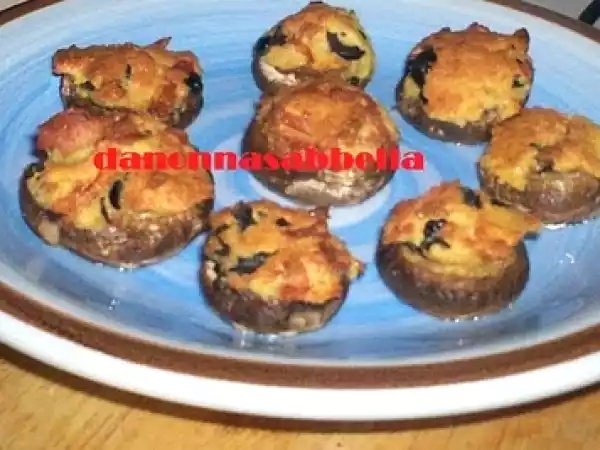 Ricetta Cappelle di funghi champignon ripiene al forno