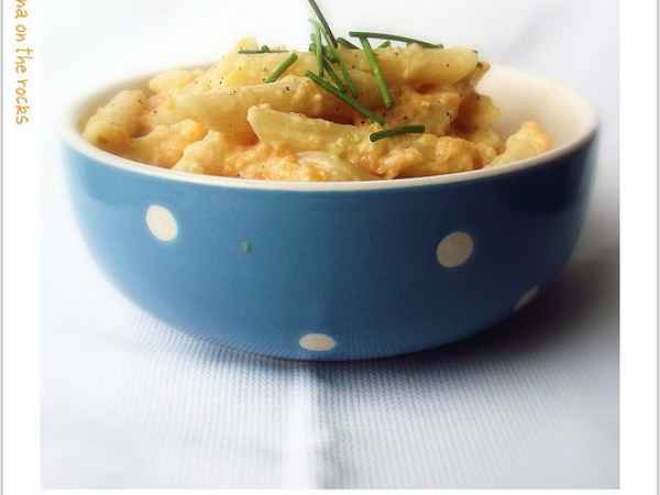 Ricetta Pennette alla crema di carote, caprino fresco ed erba cipollina