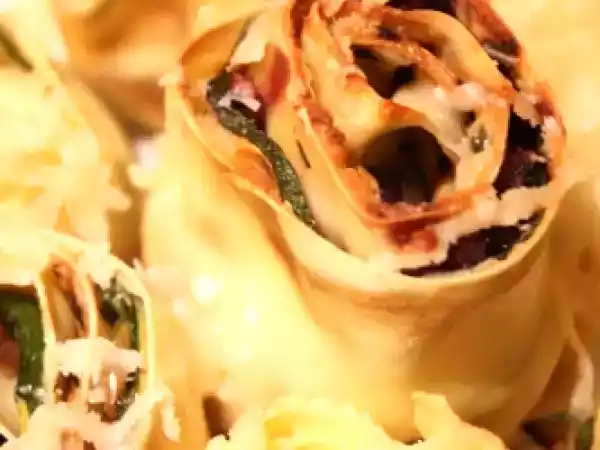Ricetta Torta di rose di pasta fresca