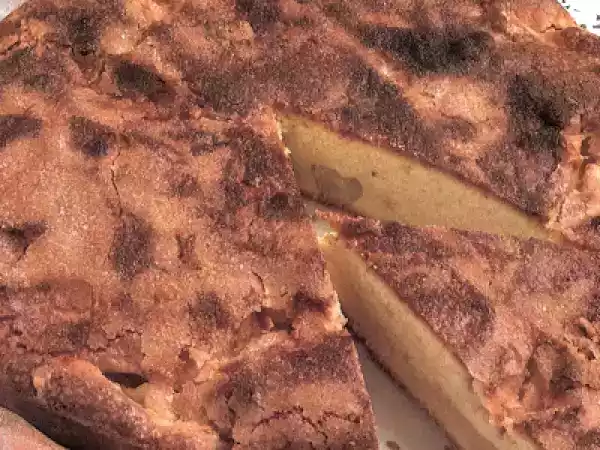 Ricetta Torta alle pere e amaretti.