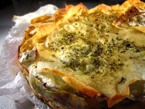 Torta di carasau con pecorino, ricotta e carciofi