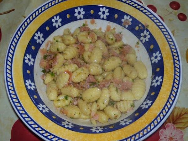 Ricetta Gnocchi noci e salmone