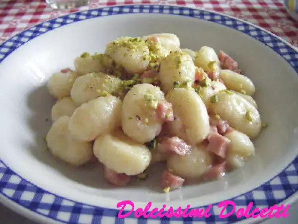 Ricetta Gnocchi con mortadella e pistacchi