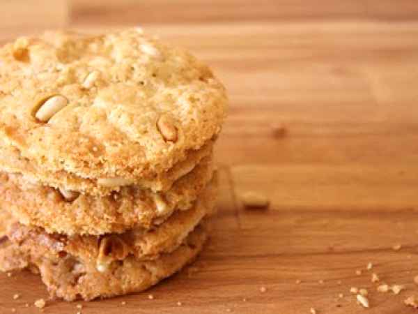 Ricetta Cookies al cioccolato bianco e pinoli