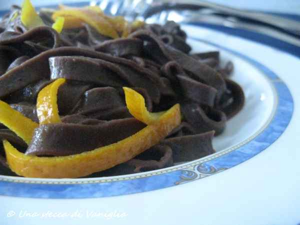 Ricetta Tagliatelle al cacao con arance e cannella