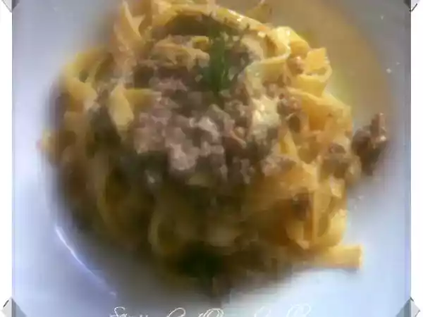 Ricetta Fettuccine al ?ragù bianco? e funghi champignon