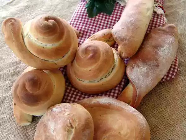 Ricetta Pane con pate' di olive verdi.