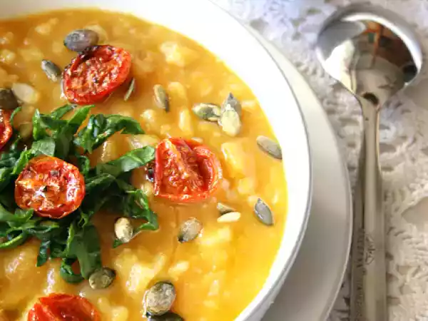 Ricetta Zuppa di zucca, cavolfiore e pomodorini confit