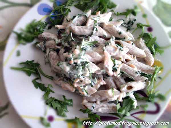 Ricetta Penne integrali al salmone e rucola