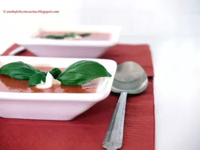 Ricetta Crema (avventurosa) di pomodori e cetrioli alla panna acida, paprika e