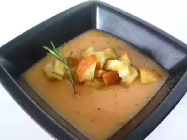 Ricetta Vellutata di topinambur e carote con crostini al rosmarino