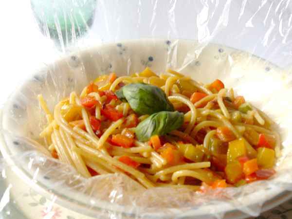 Ricetta Spaghetti alla chitarra al profumo dell'orto in carta fata