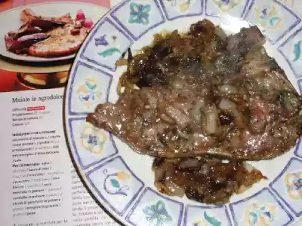 Ricetta Trattoria moderna: maiale in agrodolce con uvetta e cipolle