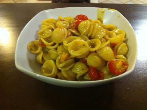 Ricetta Orecchiette pachino, pesto e gamberi