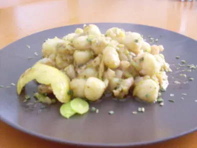 Ricetta Gnocchi di patate con porri, gamberetti, spezie e limone