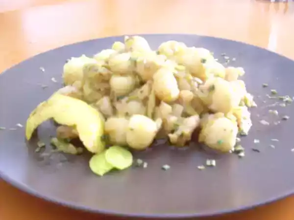 Ricetta Gnocchi di patate con porri, gamberetti, spezie e limone