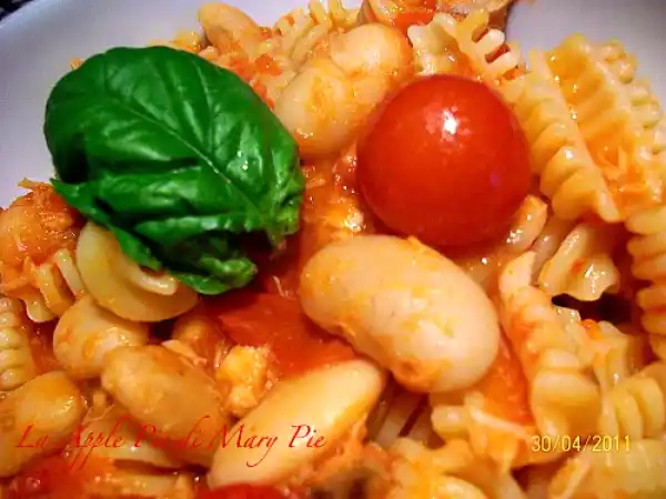 Ricetta Pasta al pomodoro, sgombro e fagioli