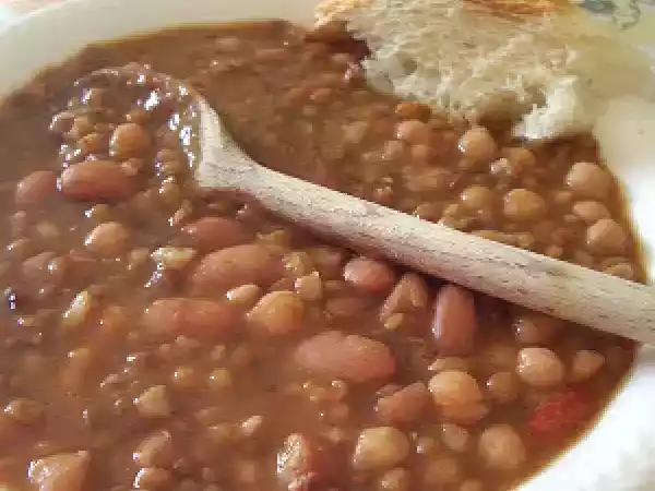 Ricetta Zuppa di legumi e cereali.