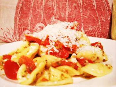 Ricetta Orecchiette ai pomodorini confit con ricotta dura infornata siciliana