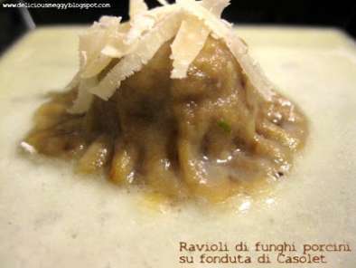 Ricetta Ravioli di funghi porcini su fonduta di casolet
