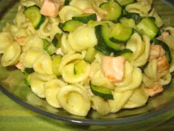 Ricetta Orecchiette salmone e zucchine