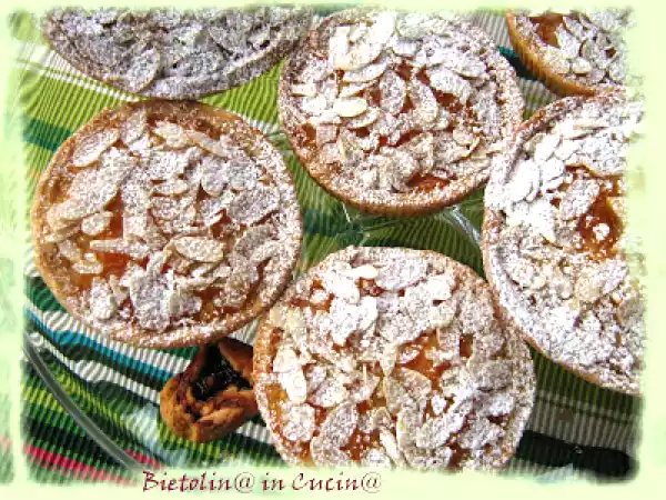 Ricetta Crostatine con crema frangipane e marmellata di arance
