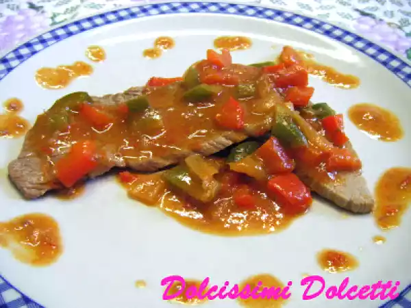Ricetta Fettine di bovino in salsa di peperoni
