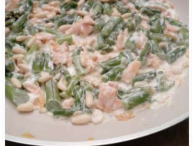 Ricetta Gnocchetti cremosi asparagi, salmone e pinoli