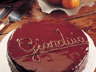 Ricetta Torta gianduia, dolce piemontese con cioccolato fondente e croccante di nocciole.