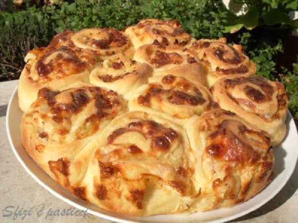 Ricetta Torta delle rose salata